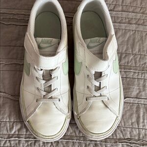 Nike Cream and Light Green Sneakers